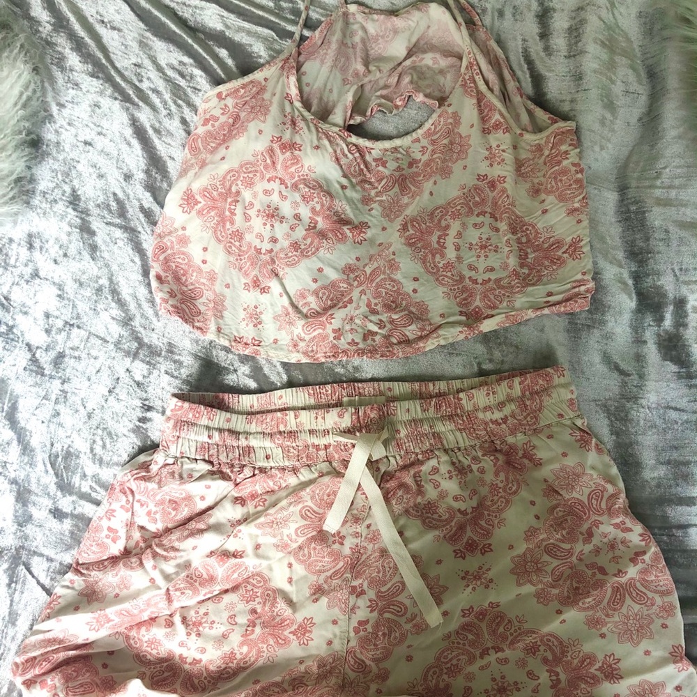 Two piece summer outfit orange and white urban